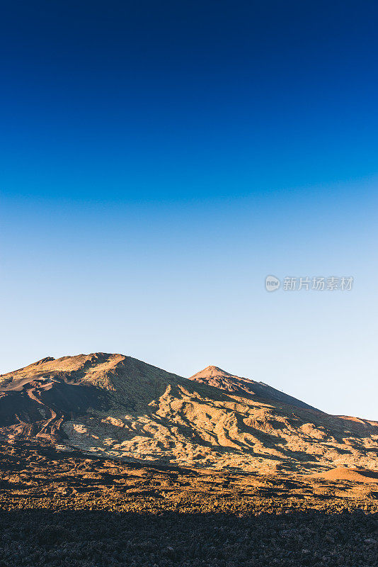 两座火山――Pico Viejo和Teide